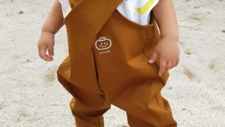 子ども服　クロスサロペット　８０サイズ